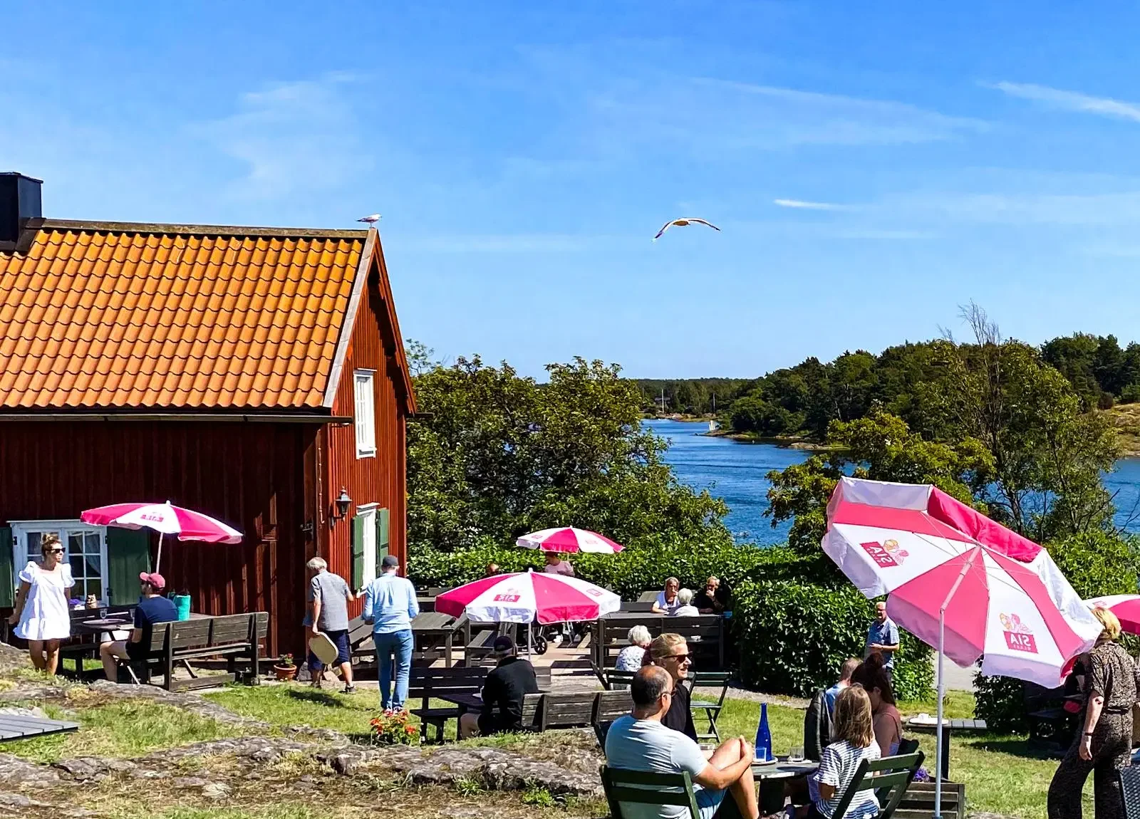 [:sv]Oxelö krog i gamla Oxelösund skärgårdsstaden vid havet[:]