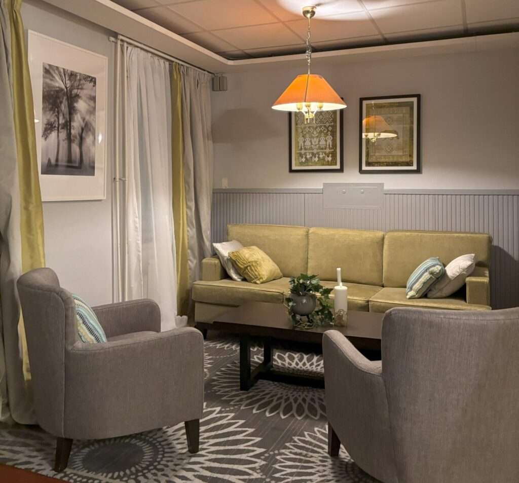 Esplanadens vandrarhem myshörna fåtöljer soffa