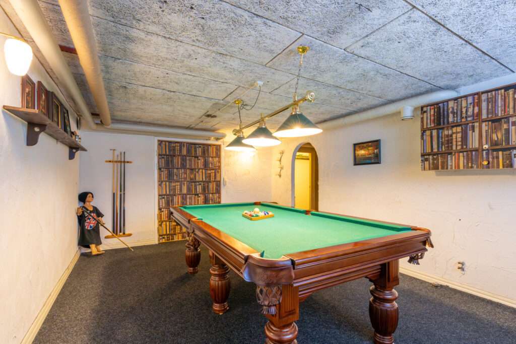Biljardbord på Esplanadens Vandrarhem